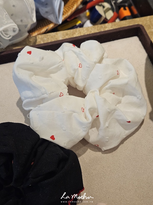 滾邊愛心刺繡大腸圈